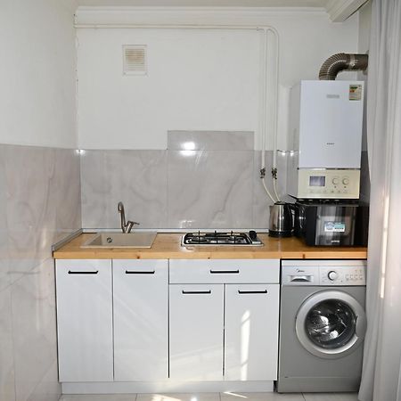 Cozy Apartment Near To The Metro H Kochar 19 Jerevan Exteriör bild