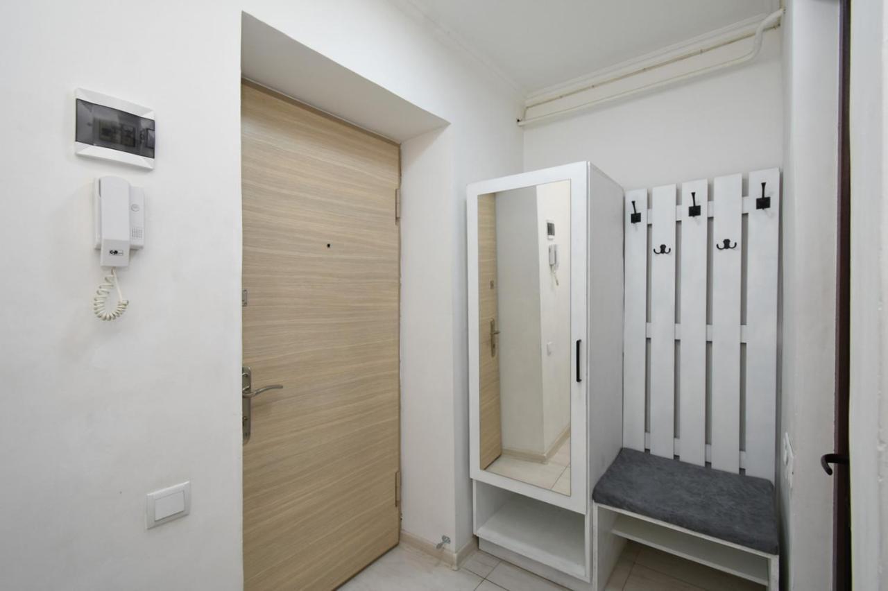 Cozy Apartment Near To The Metro H Kochar 19 Jerevan Exteriör bild