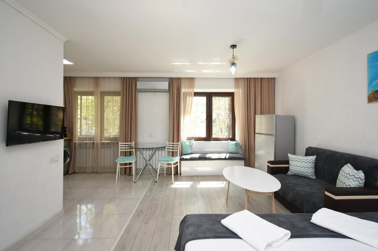 Cozy Apartment Near To The Metro H Kochar 19 Jerevan Exteriör bild