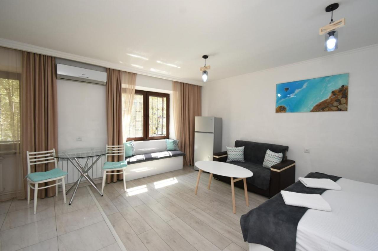 Cozy Apartment Near To The Metro H Kochar 19 Jerevan Exteriör bild