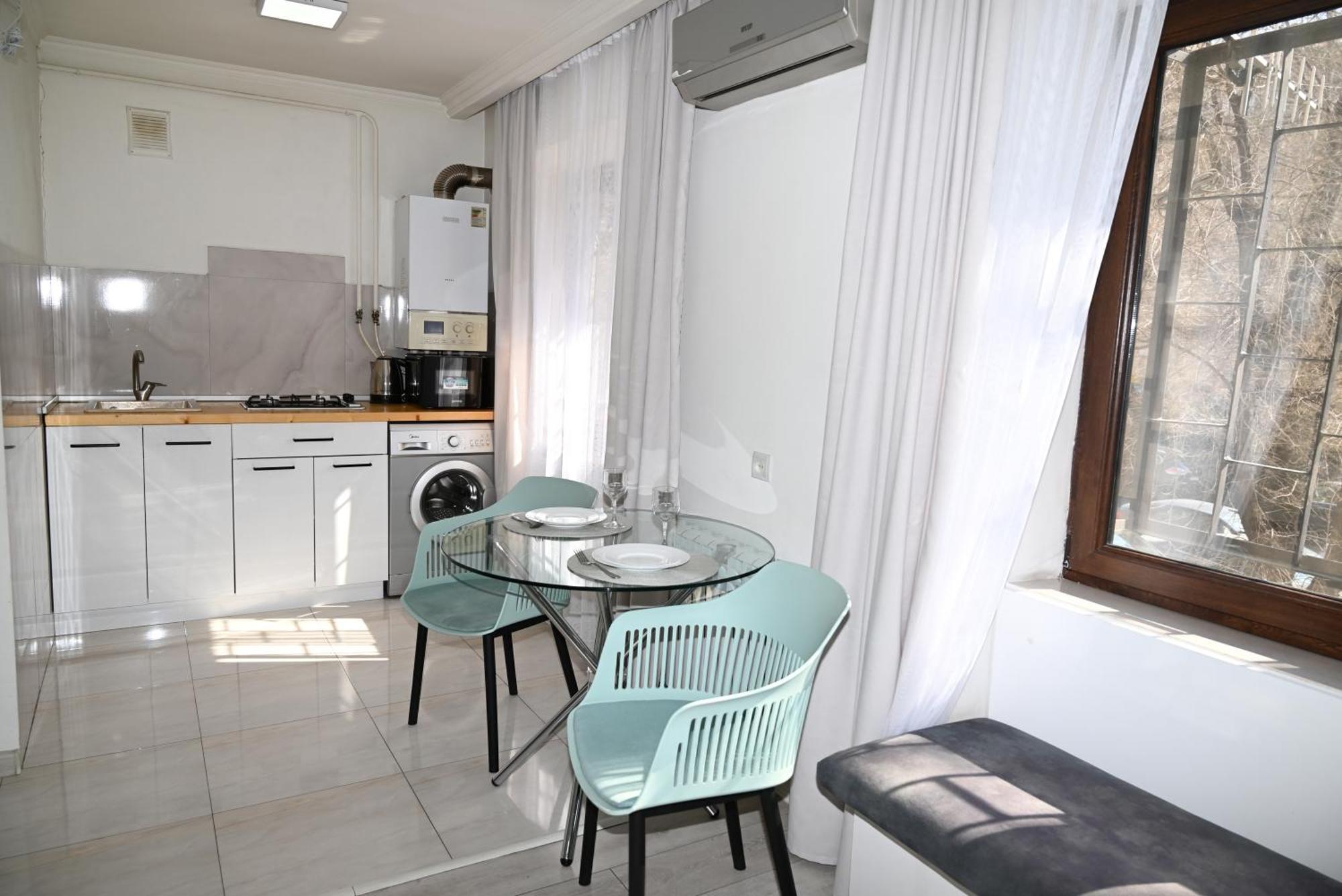 Cozy Apartment Near To The Metro H Kochar 19 Jerevan Exteriör bild