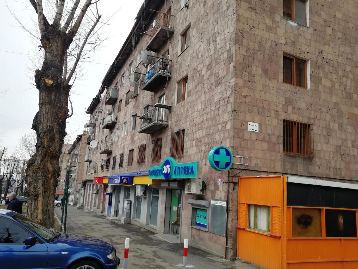 Cozy Apartment Near To The Metro H Kochar 19 Jerevan Exteriör bild